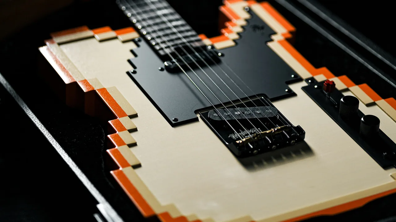 開いたハードケースに収められたSTAGE-T（OR）