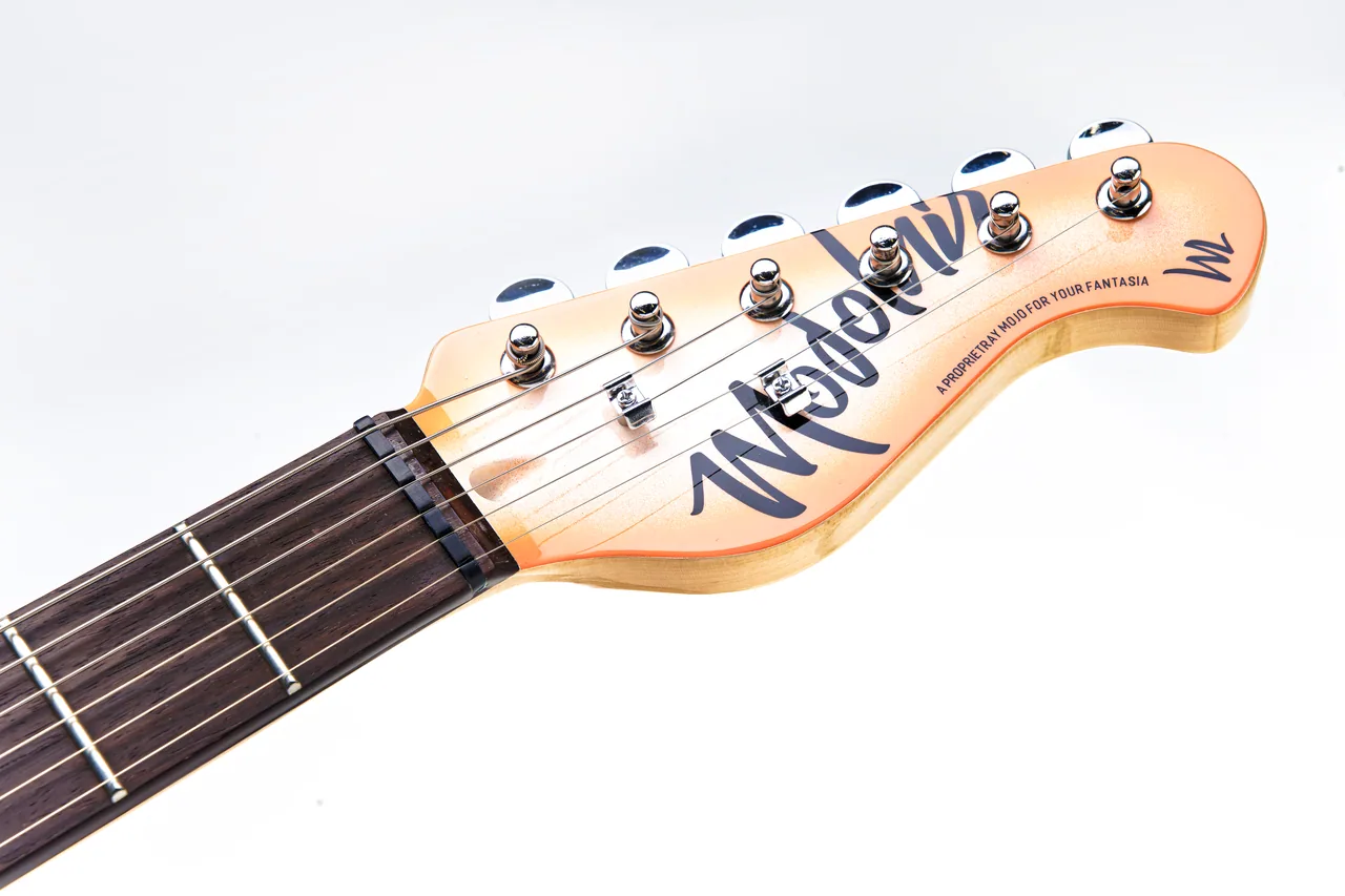 M40T（OR）のヘッド。Mojolnirのロゴ